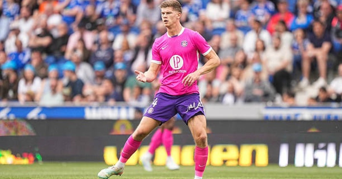 Mercato Rennes : Blocage pour Charlie Cresswell, le SRFC active Doucouré et une piste mystère