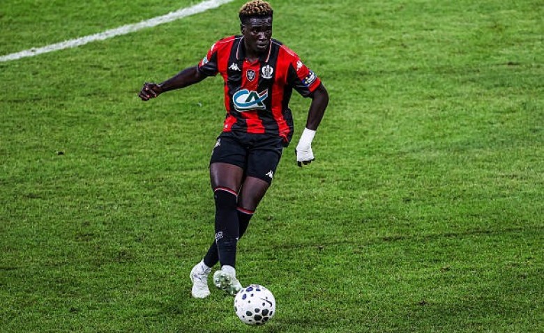 Illustration : "Mercato Rennes : Intérêt confirmé pour Kojo Peprah Oppong, le plan B en or du SRFC"