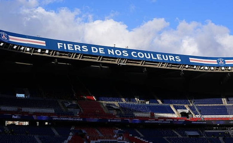 Illustration : "Mercato PSG : Paris tente un coup sensationnel en Serie A et menace la Juventus !"