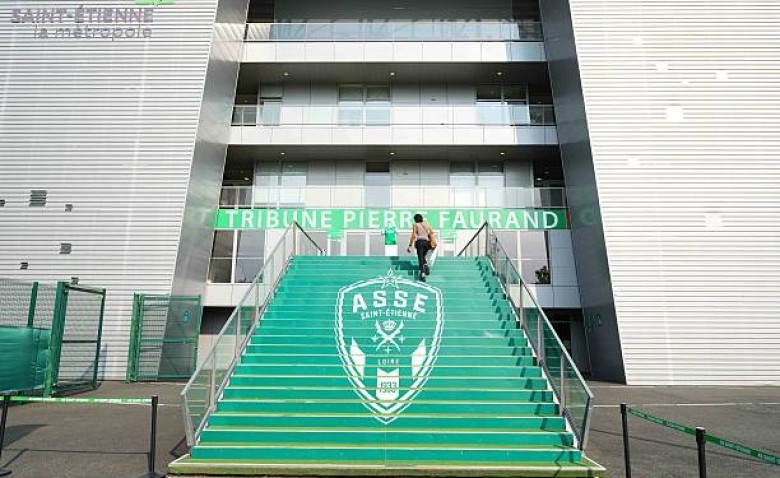 Illustration : "Mercato ASSE : Stupeur chez les Verts, une recrue vedette claque la porte"
