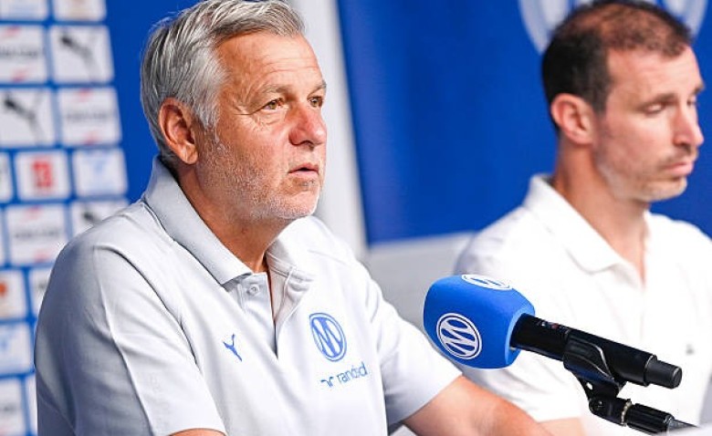 Illustration : "OM : « Pas l'idéal », le message très cash de Bruno Genesio aux supporters marseillais !"