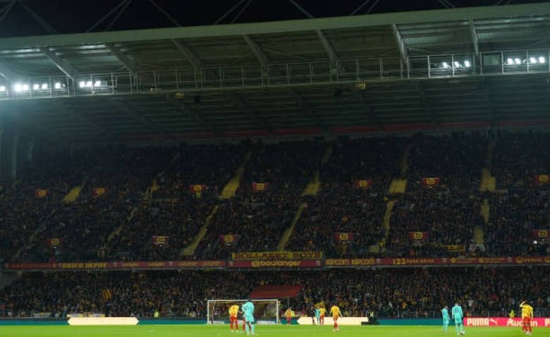 Illustration : "RC Lens - PSG : Pourquoi le parcage parisien sera totalement vide à Bollaert-Delelis"