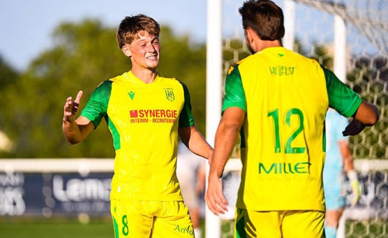 Illustration : "Mercato Nantes : Snobé ou retenu ? Pourquoi le transfert de Johann Lepenant à Nice prend du retard"