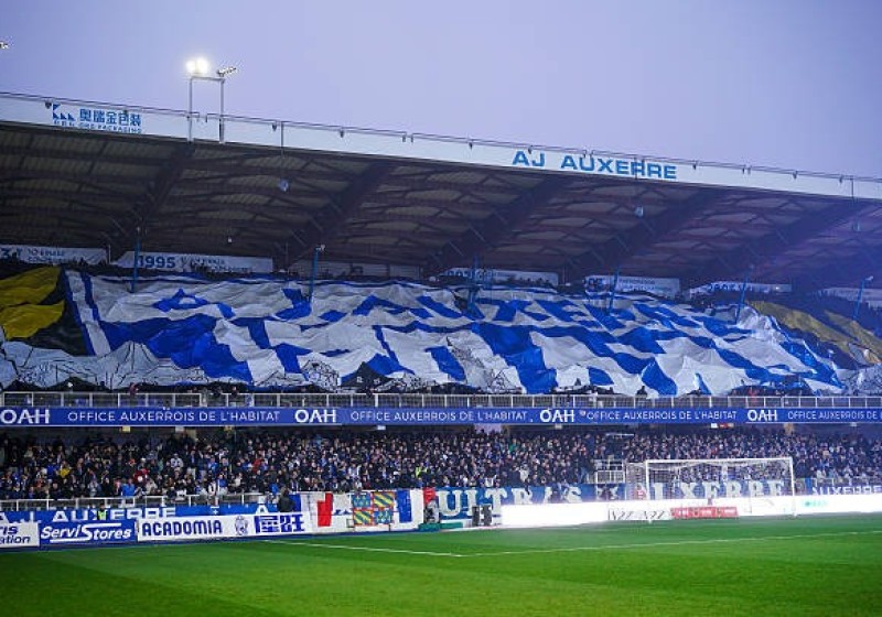 Illustration : Mercato Auxerre : Gros chèque et gros salaire en moins, l'AJA acte un nouveau départ !