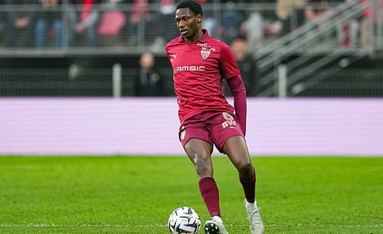 Illustration : "Mercato Rennes : Djaoui Cissé vers un départ surprise chez un rival de Ligue 1 ?"