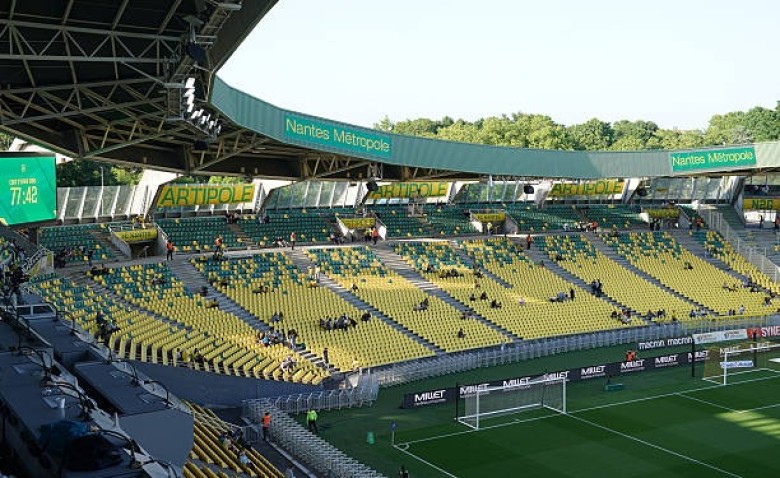 Illustration : "Mercato Nantes : Blessure choc en plein match pour cette piste chaude des Canaris"