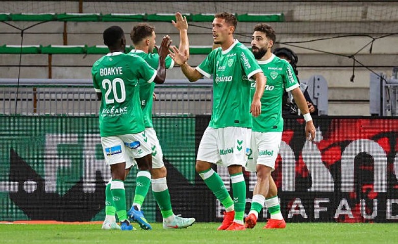 Illustration : "Mercato ASSE : Deux départs majeurs bouclés dans la dernière ligne droite"