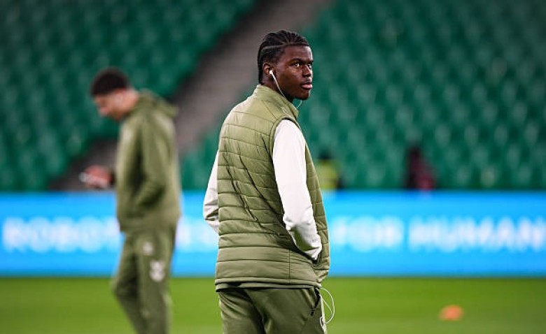 Illustration : "Mercato ASSE : Un pensionnaire de Ligue 1 s'offre un banni des Verts contre toute attente"