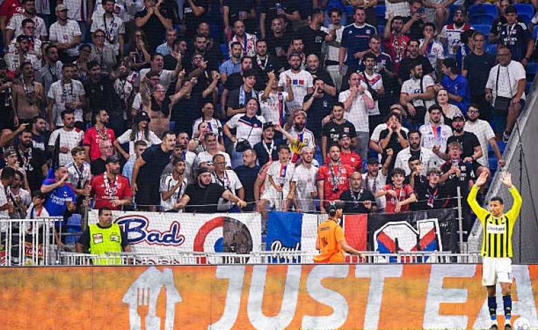 Illustration : "OL - Fenerbahçe : L'UEFA prépare un gros coup de balai après les dérapages"