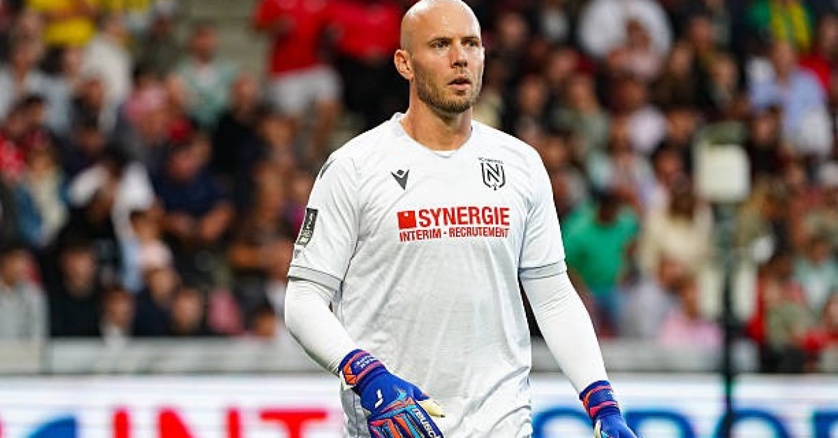 Mercato Nantes : Maxime Dupé poussé vers le banc par une recrue surprise ?