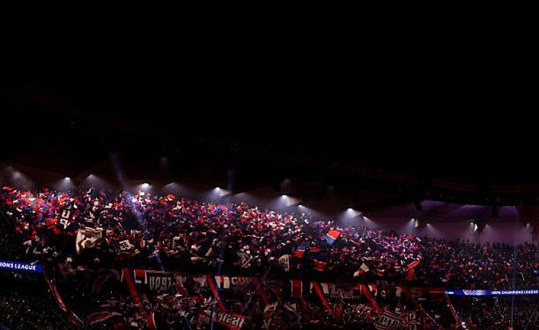 Illustration : "PSG - Slovan Bratislava : Incident dans le parcage visiteur pendant la minute de silence"