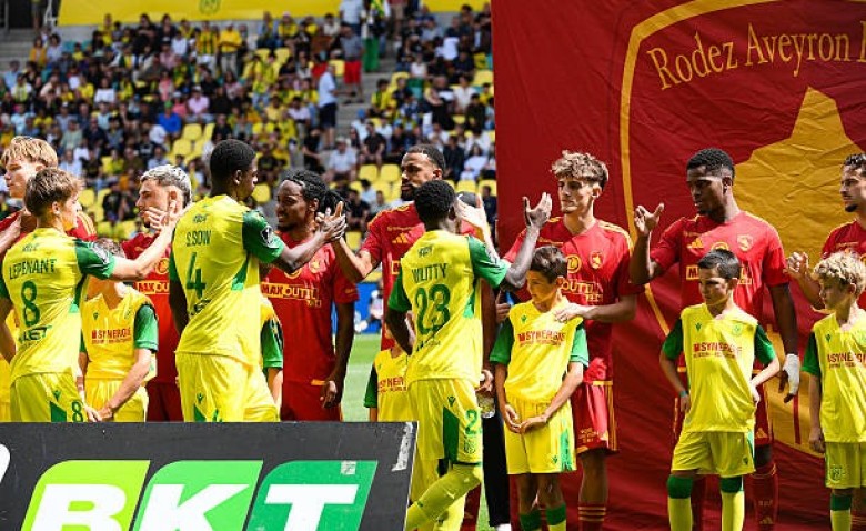 Illustration : "Mercato Nantes : Le recrutement d'un attaquant finalement gelé !"