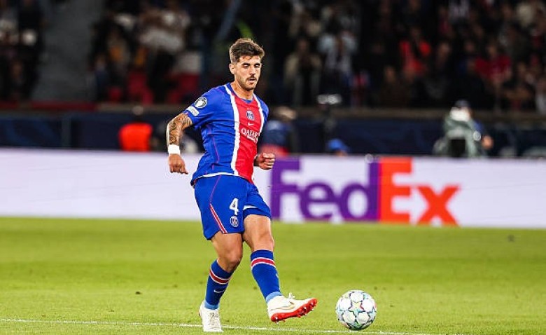 Illustration : "Mercato PSG : Révélations sur la prolongation de Lucas Beraldo jusqu'en 2031"
