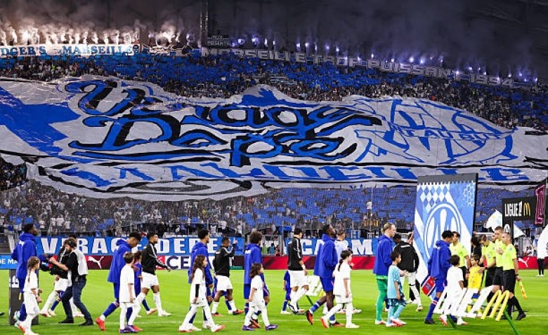 Illustration : "Ligue 1 : Un journaliste envoyé aux urgences avant OM - PSG"