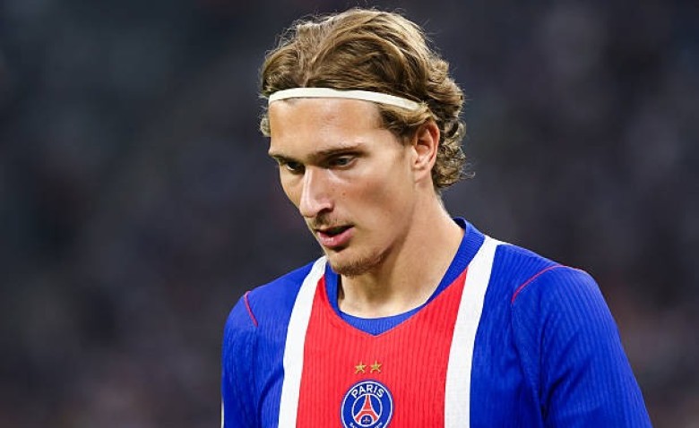 Illustration : "PSG : Mika Godts sort du silence et recadre ses détracteurs"