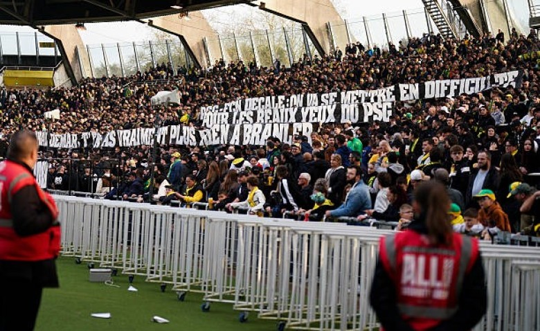 Illustration : "FC Nantes : Pourquoi l'éventuel rachat du club suscite la méfiance des supporters"