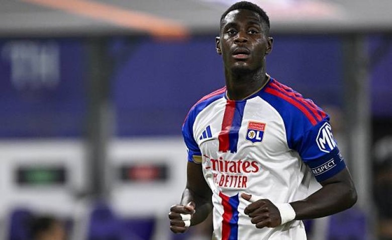 Illustration : "OL : Inquiétude pour Moussa Niakhaté forfait avec la sélection sénégalaise"