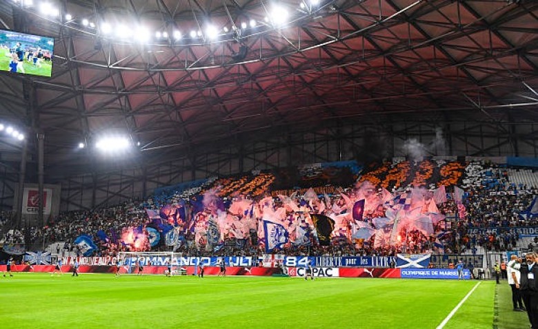Illustration : "OM - Olympiacos : Pourquoi les supporters grecs ne viendront pas au Vélodrome ?"