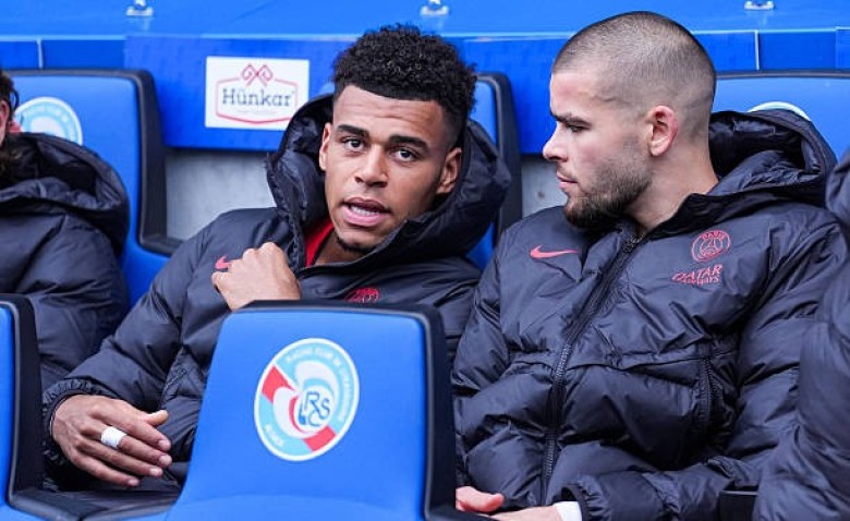 Illustration : "Mercato PSG : Arsenal veut faire sauter la banque pour Désiré Doué !"