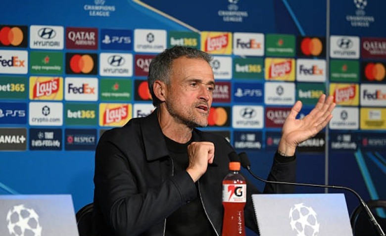 Illustration : "Mercato PSG : Le prodige algérien qui fait tourner la tête de Luis Enrique !"
