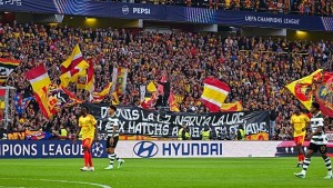 Illustration : Bruges - RC Lens : L'UEFA sort le bâton et menace les Sang et Or d'une très lourde sanction !