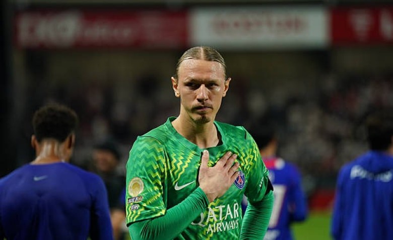 Illustration : "Mercato PSG : Matvey Safonov menacé cet hiver ? La décision est prise en coulisses"
