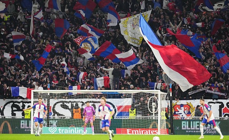 Illustration : "OL - Crystal Palace : L'UEFA frappe fort contre l'OL après des chants contre l'ASSE"