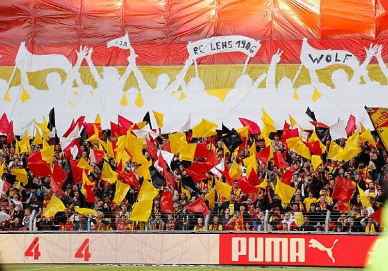 Illustration : Ligue des Champions : L'UEFA assène un coup de massue aux supporters du RC Lens